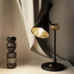Tom Dixon Beat Table lámpara de mesa, negro