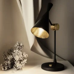 Tom Dixon Beat Table lámpara de mesa, negro