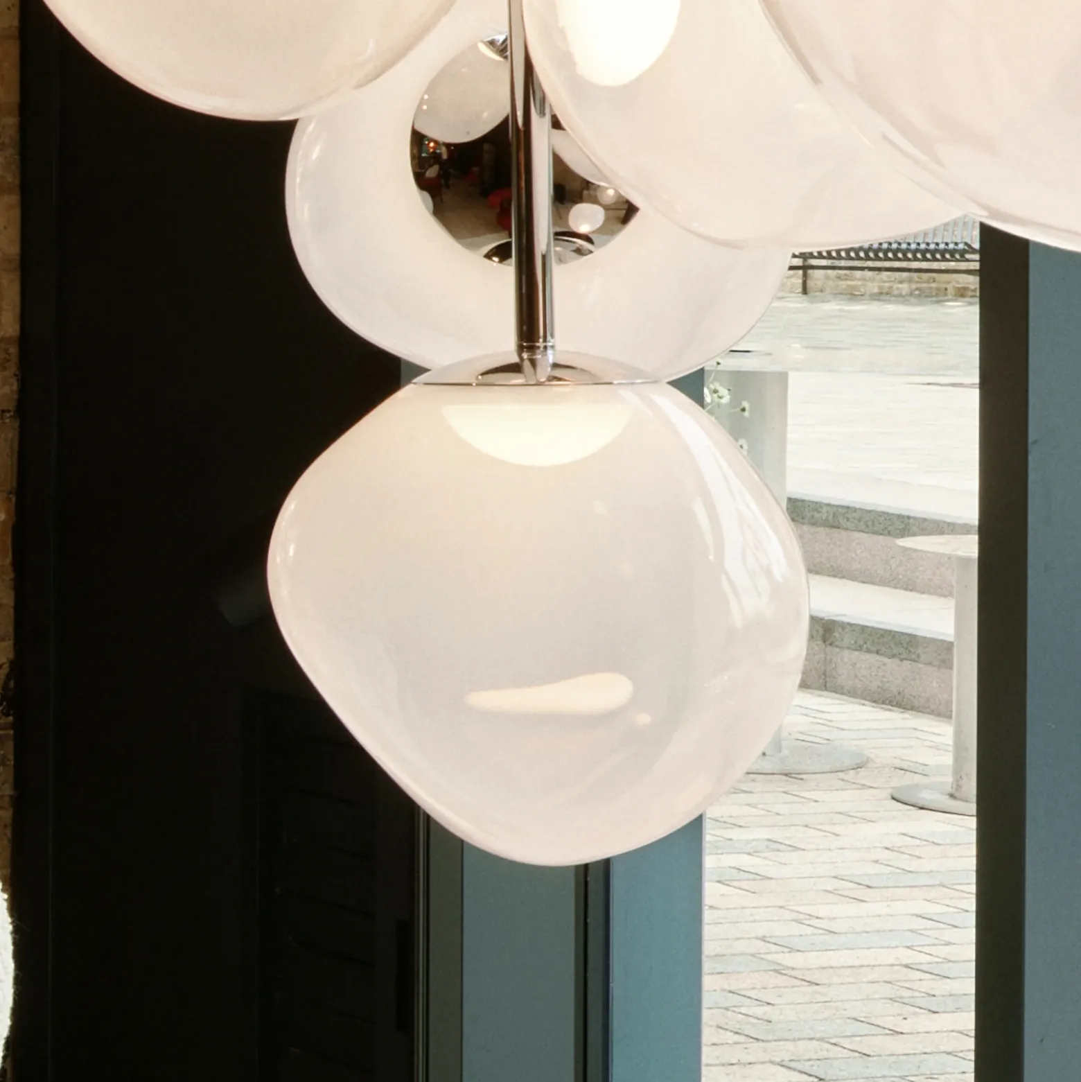 Tom Dixon, lámpara colgante LED Melt, Ø 28 cm, color ópalo/plateado