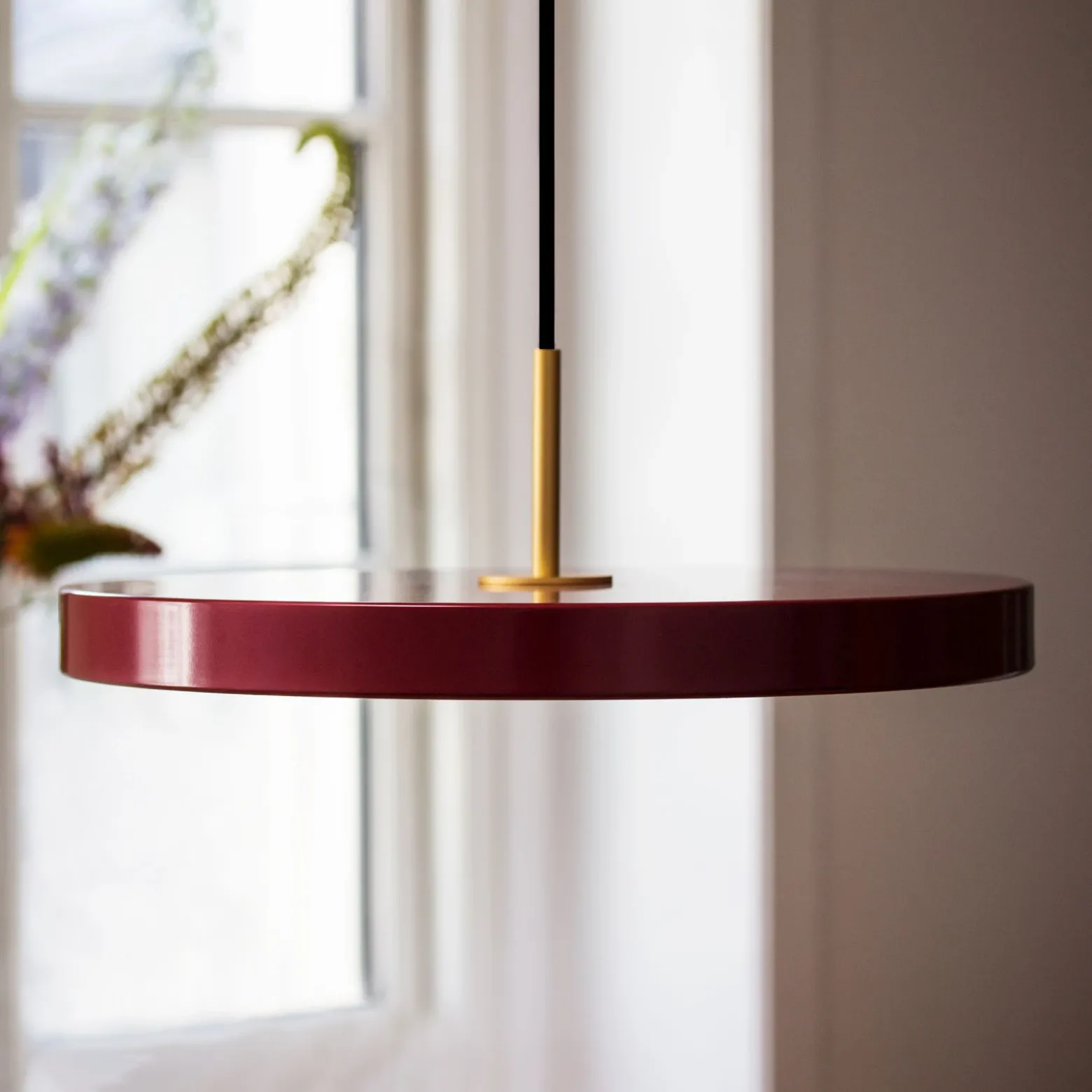 UMAGE Asteria medium colgante LED latón rojo