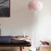 UMAGE Eos medium lámpara pie rosa armazón blanco