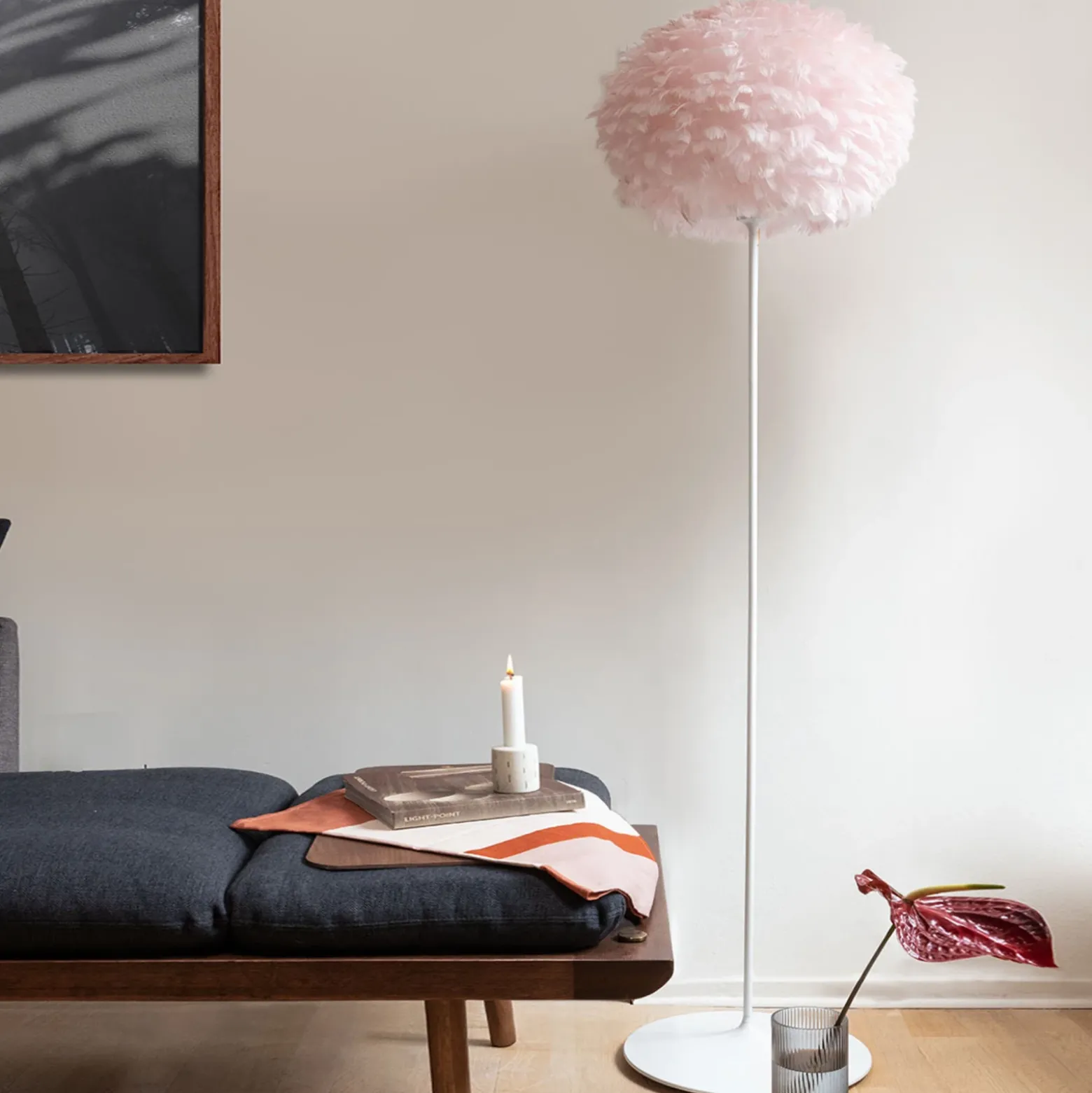 UMAGE Eos medium lámpara pie rosa armazón blanco