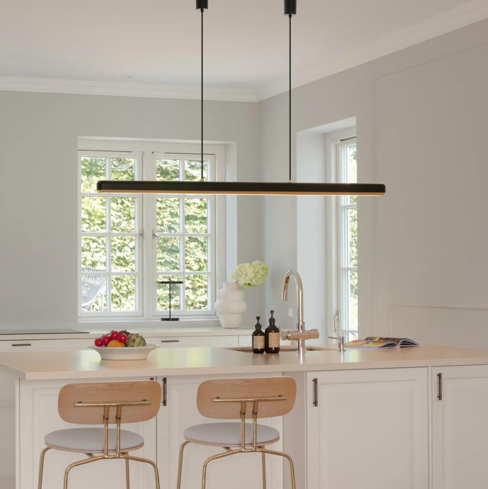 UMAGE Lámpara colgante LED Hazel Branch, negro/latón, 150 cm
