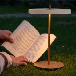UMAGE lámpara de mesa LED recargable Asteria Move blanco perla/latón 31cm