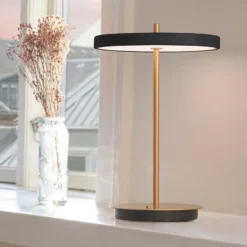 UMAGE Lámpara de mesa LED recargable Asteria Move negro/latón 31 cm