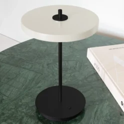 UMAGE lámpara de mesa LED recargable Asteria Move perla blanco/negro 31cm