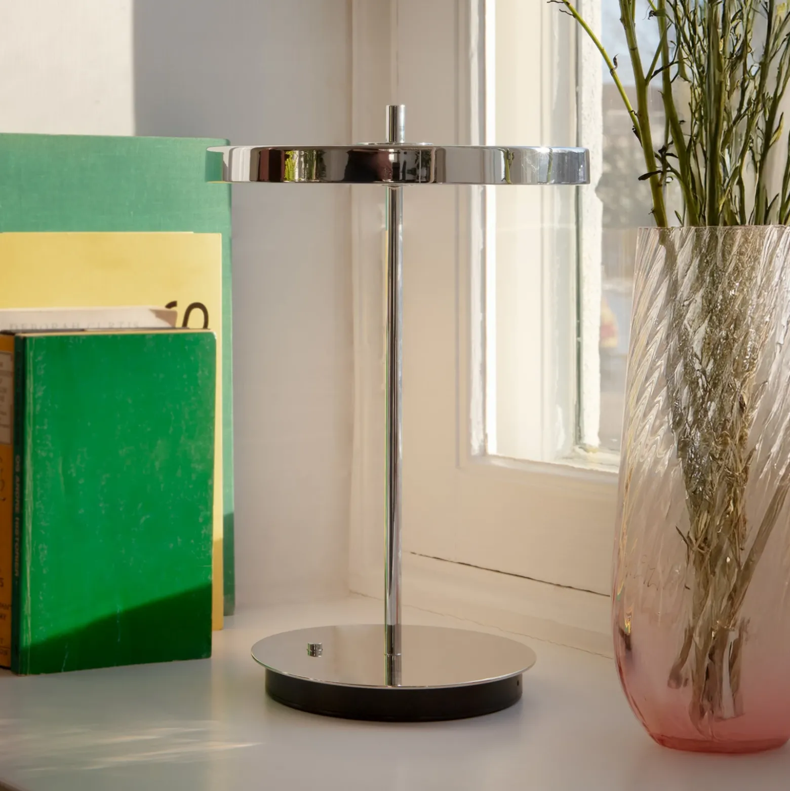 UMAGE lámpara de mesa LED recargable Asteria Move, acero pulido, 31 cm