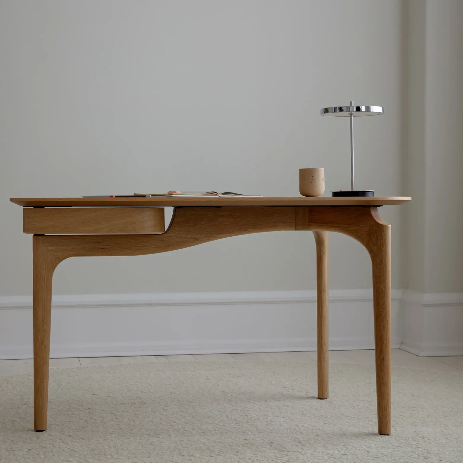 UMAGE lámpara de mesa LED recargable Asteria Move, acero pulido, 31 cm